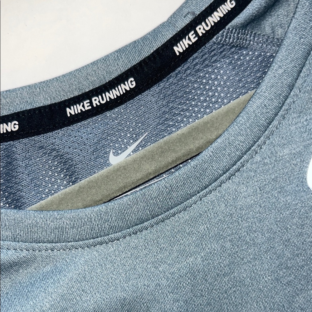 Nike Charcoal Short Sleeve Tee Womens size XL - Picture 2 of 8